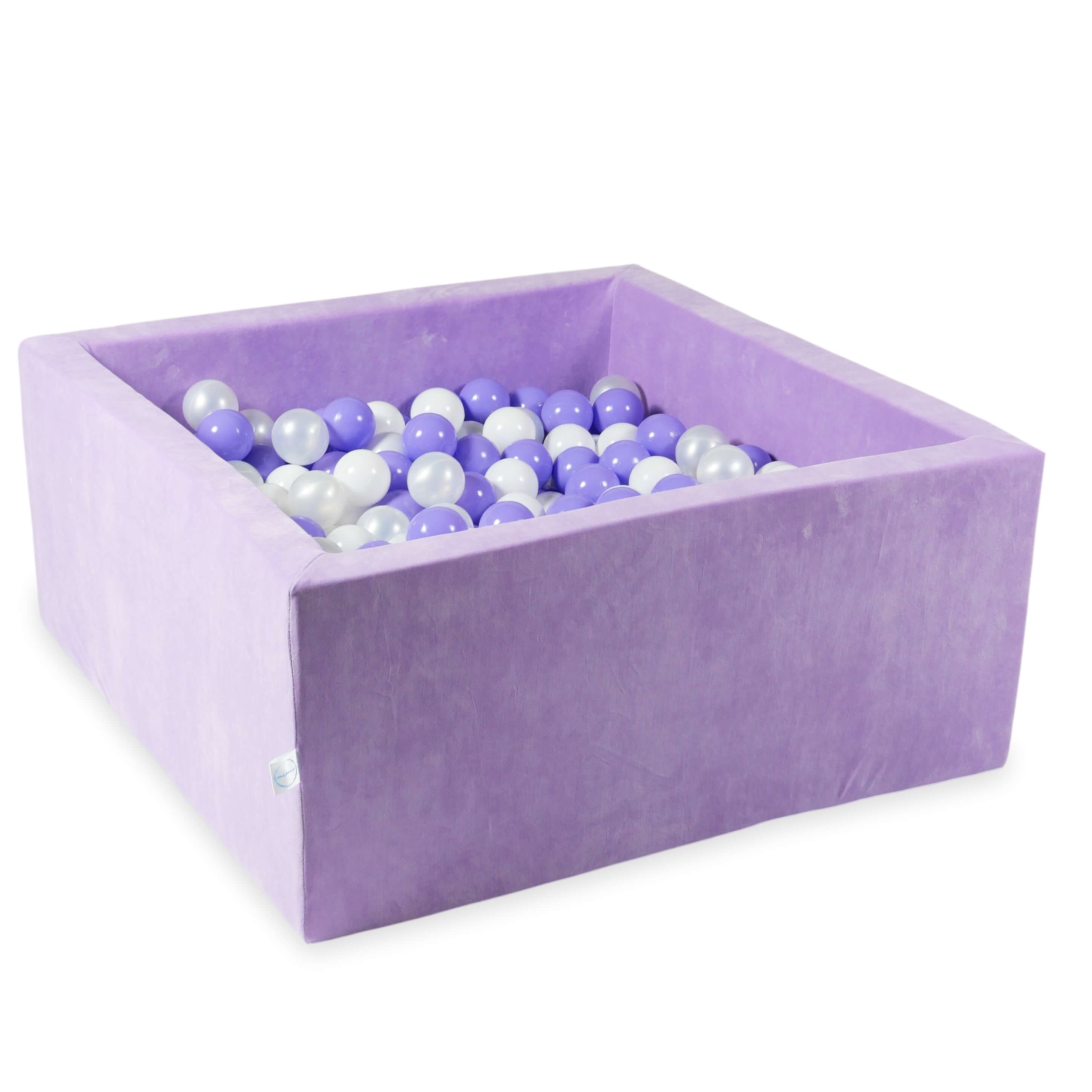 Ball pit in soft velvet