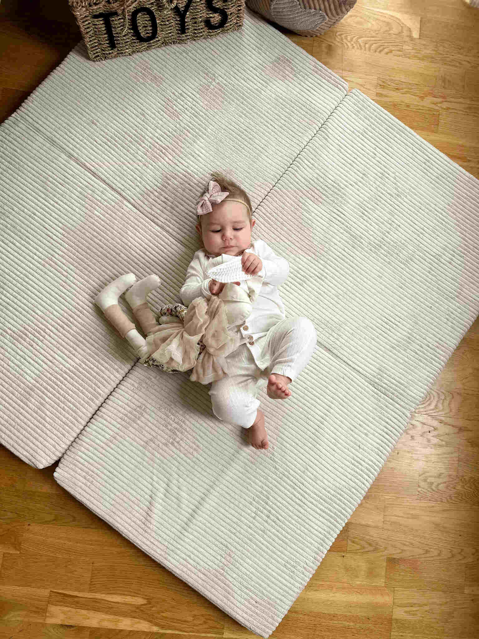 Foldable square baby play mat 120 × 120 cm in Corduroy