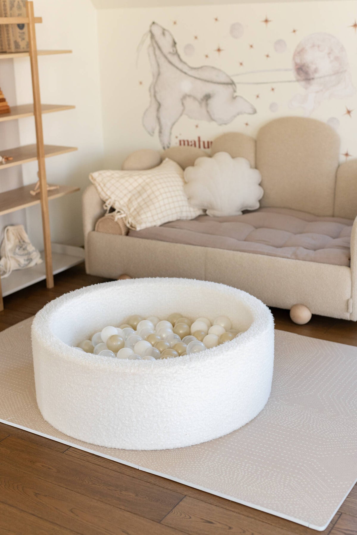 Ball pit with balls 90 × 30 cm bouclé white with 200 balls