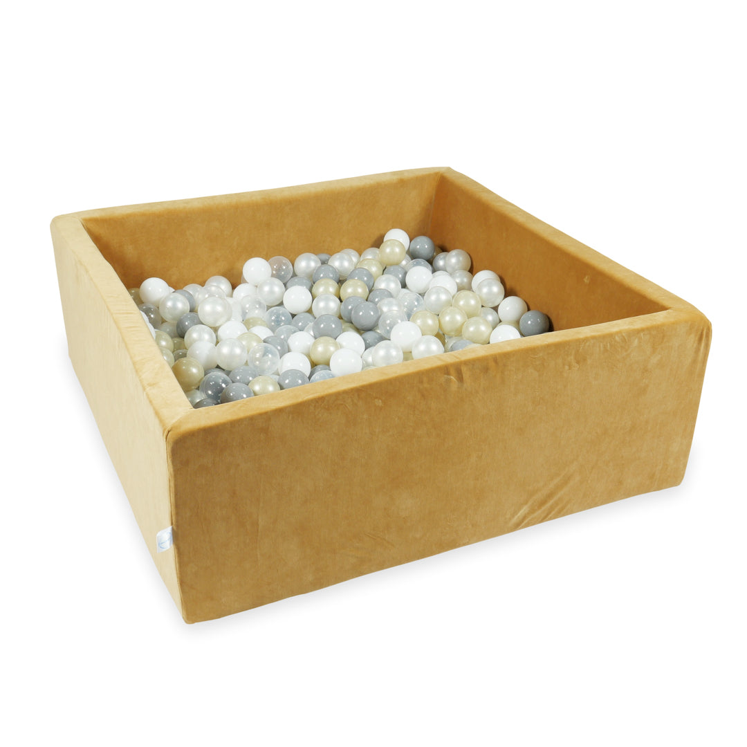 Square ball pit 110x110x40 cm in caramel soft velvet, 600 balls