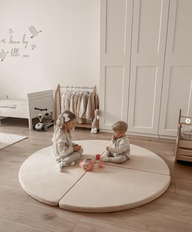 Round baby play mat 160cm in soft velvet