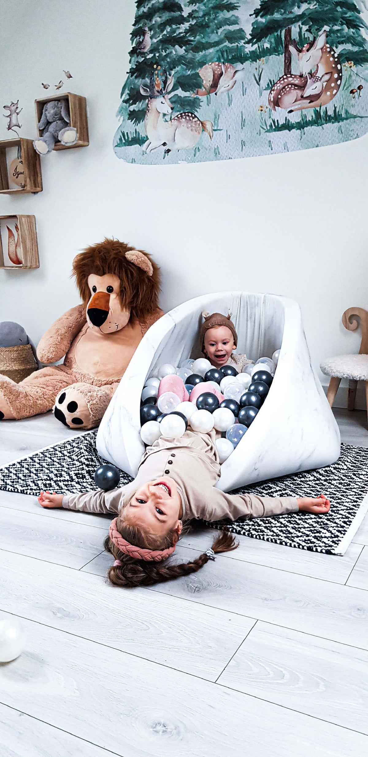 Mimii Bällebad aus Samt – rund, 90 × 30 cm, mit 200 Bällen