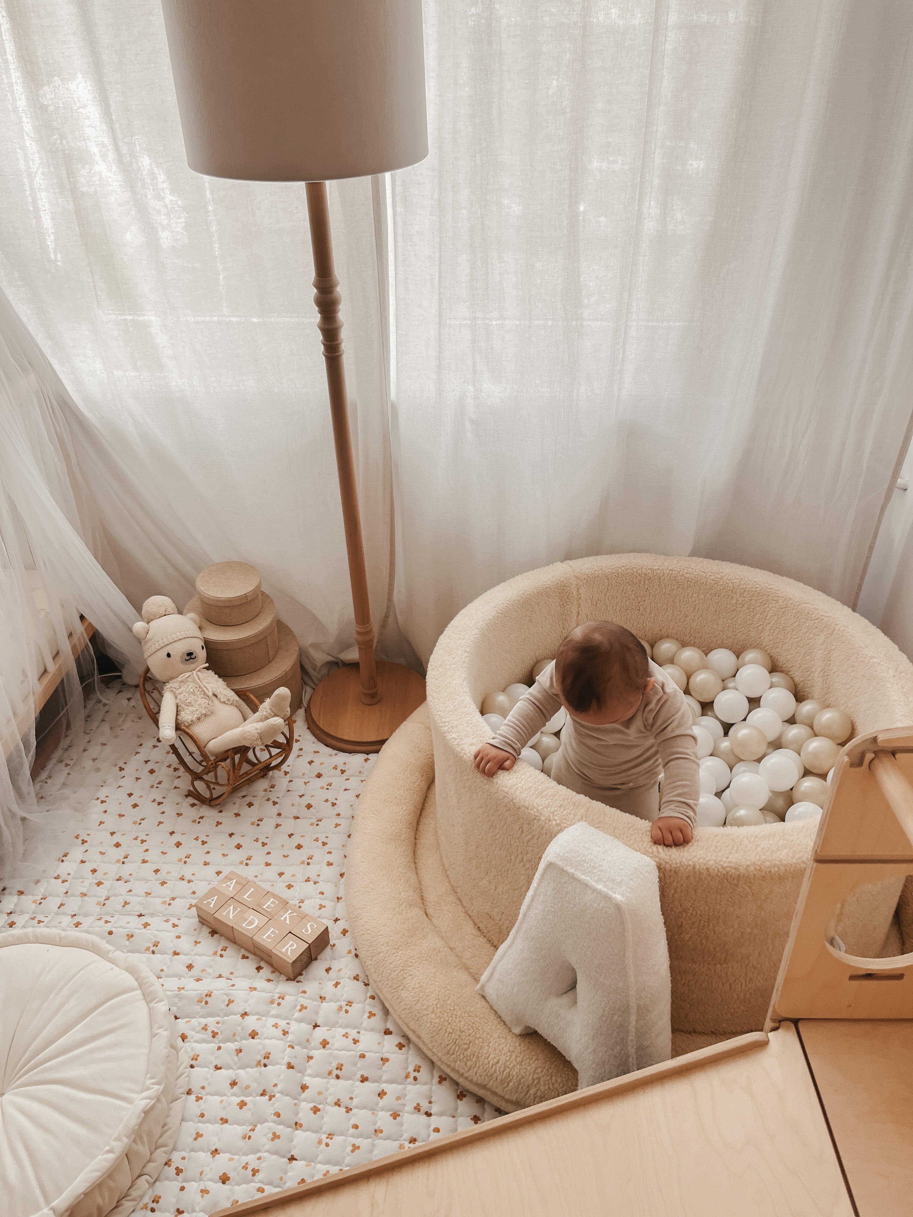 Ball pit in teddy