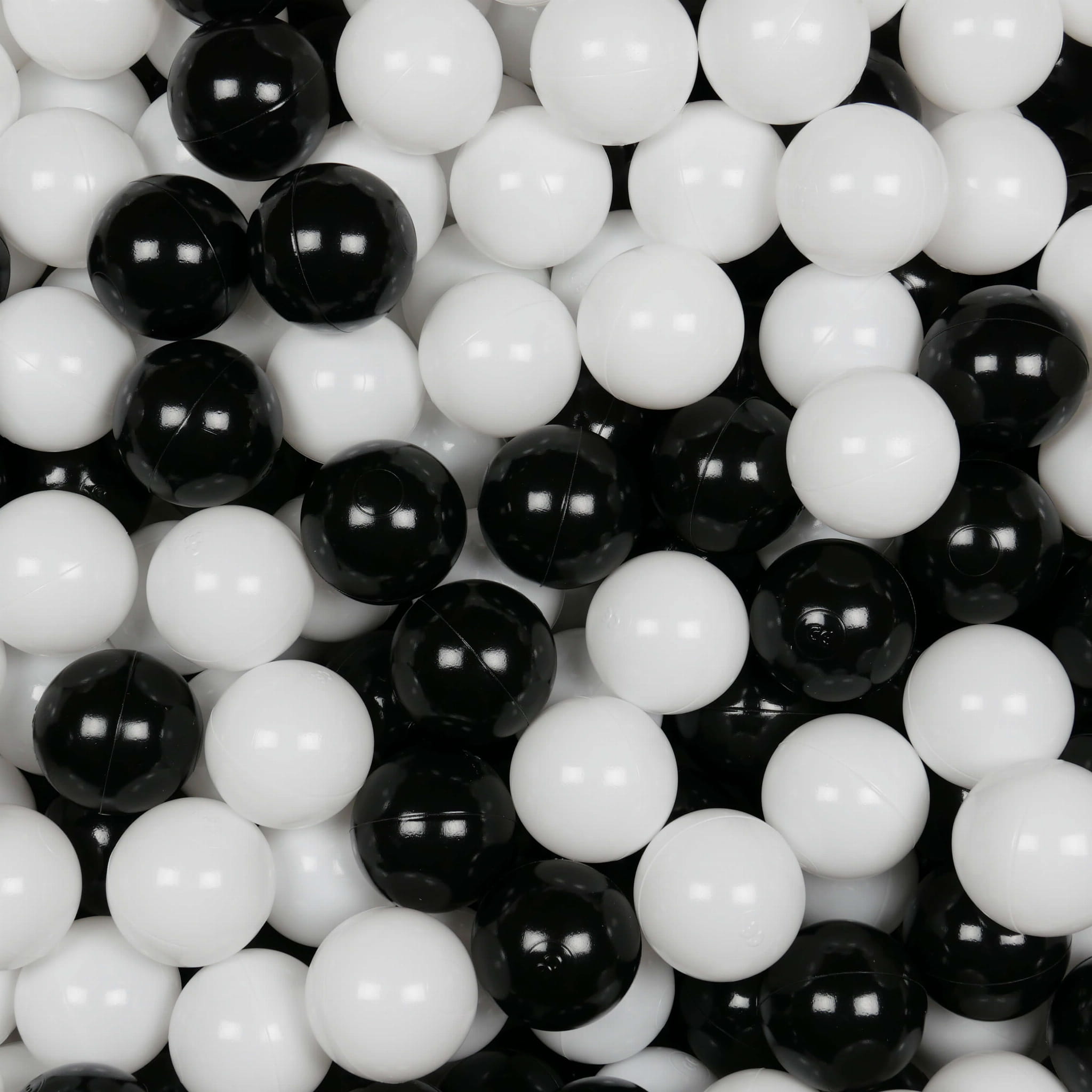 Game balls ø7cm 100 pieces white, black